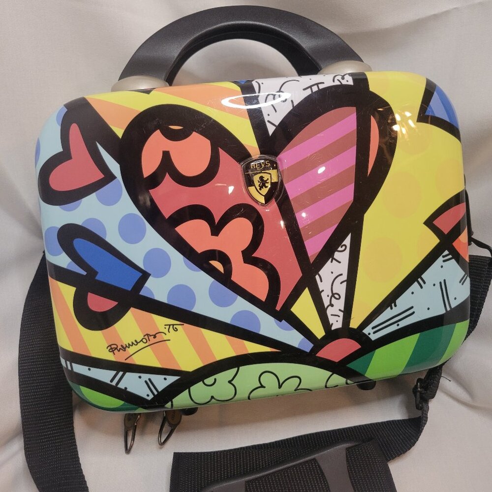 Heys USA Britto Collection Heart Hard Case Cosmetic Makeup Luggage.